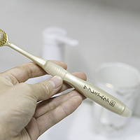 一款造型独特，但是刷牙很舒服的牙刷——惠百施护龈牙刷