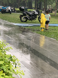 小雨衣真不错，给孩子一个完整童年