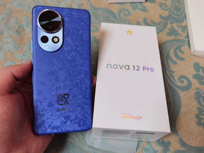 华为nova 12 pro手机怎么样 靓丽的蓝色很难拒绝_什么值得买