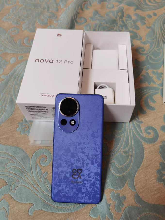 华为nova 12 pro手机怎么样 靓丽的蓝色很难拒绝
