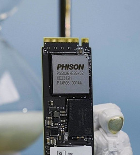 影驰 HOF名人堂PCIe 5.0 M.2接口 NVMe 协议 万兆速度 台式机电脑高端SSD固态硬