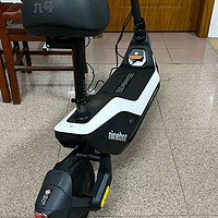 Ninebot九号电动滑板车，在路上自由穿梭