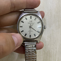 40年前爆火的上海手表，39年没用过竟然还能走字！