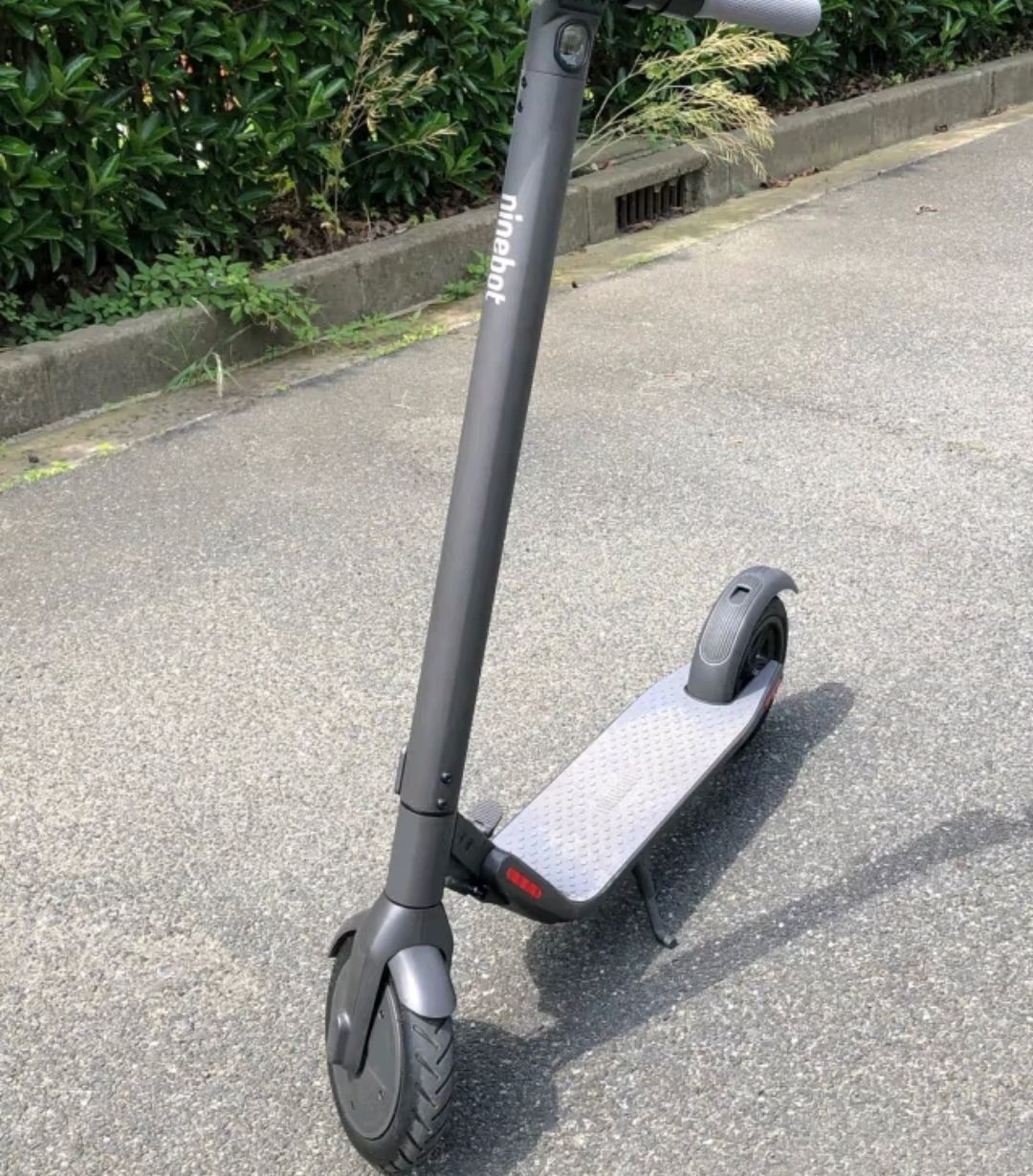  p>性能强劲:九号电动滑板车f25搭载高性能的电机,使其具有出色的加速