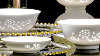 漂亮的白瓷碗碟