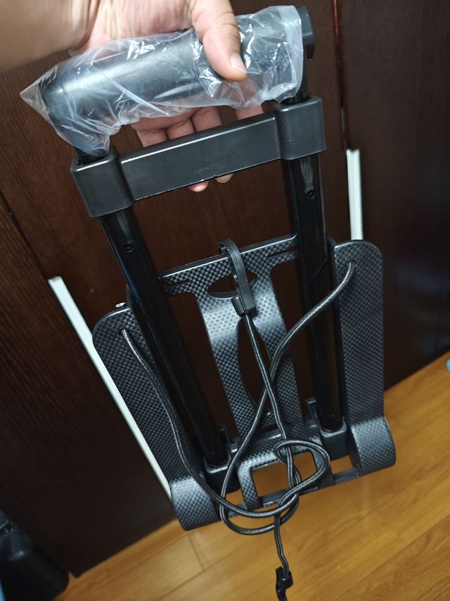 给送孩子上学的老人减减负