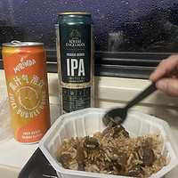 火车上我打开这碗自制红烧牛腩米饭，同车厢的人都惊呆了
