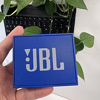 JBL GO蓝牙音箱：小巧便携，音质出众！