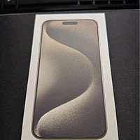Apple iPhone 15 Pro Max：蓝色钛金属，商务新选择