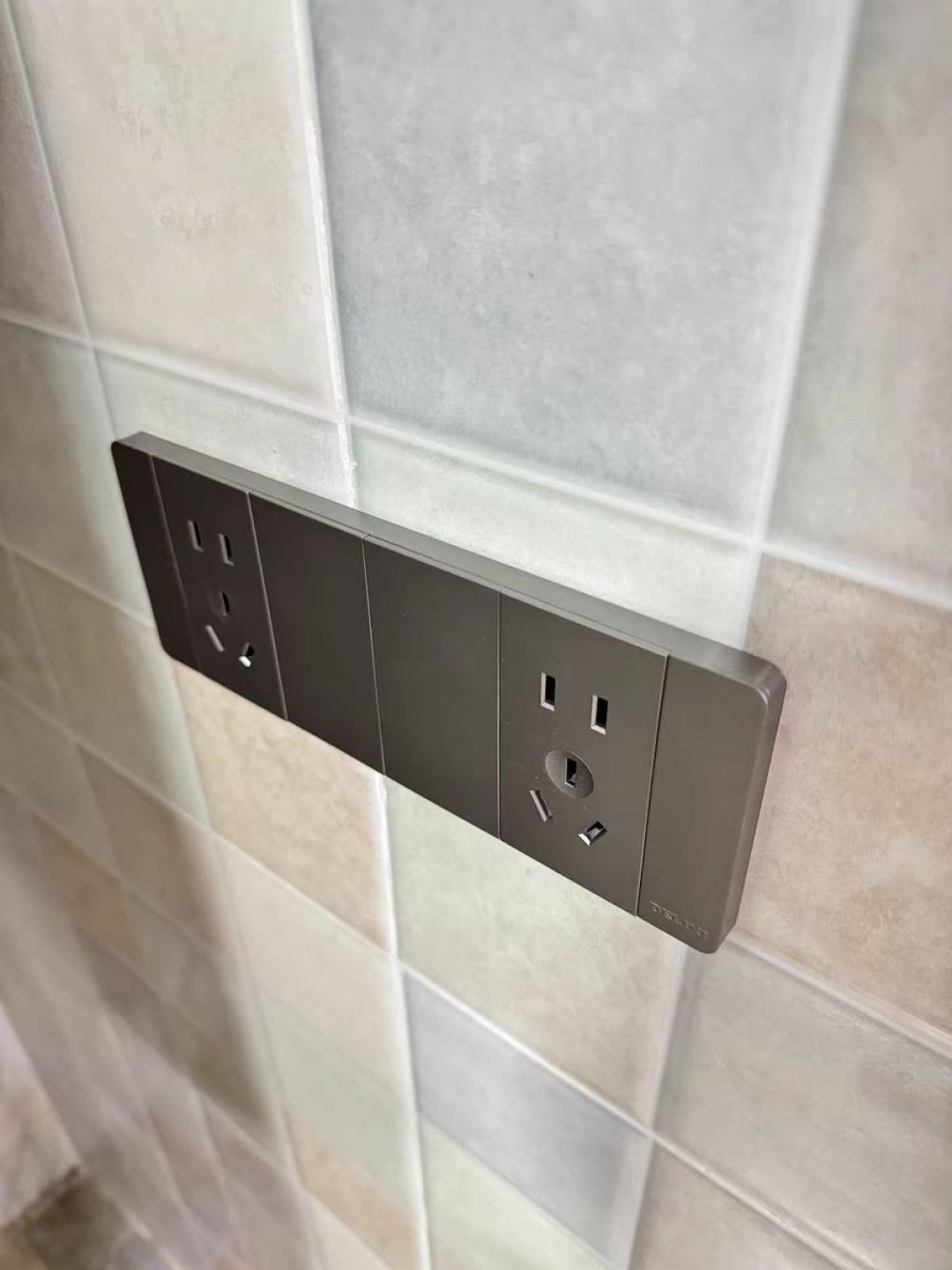 德力西开关插座118型灰色银色一开五孔插座面板16a安空调插座多孔
