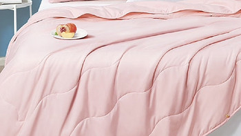 富安娜粉色七孔抑菌空调被：优雅与舒适的完美融合