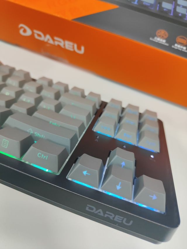 侧透键盘好选择，白烟青也够飘逸