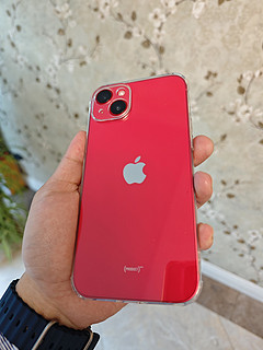 大红色的iPhone还是得套个透明的壳