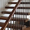 健步楼梯：实木楼梯的立柱怎么安装好？实木楼梯立柱安装方法