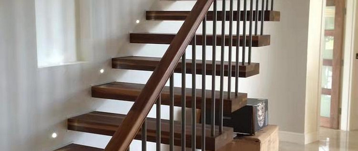 健步楼梯：实木楼梯的立柱怎么安装好？实木楼梯立柱安装方法
