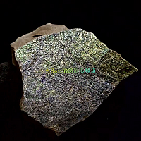 斑彩石原矿打磨覆膜前后对比