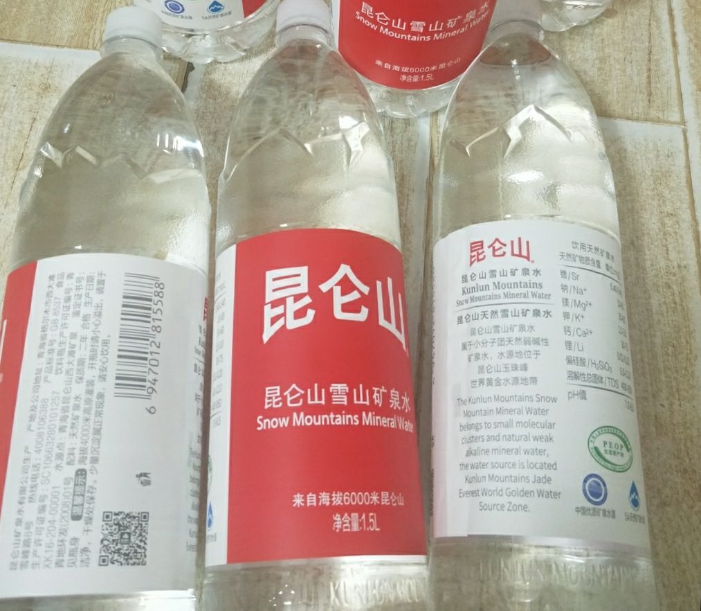 弱碱矿泉水图片