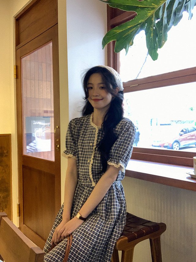 复古蓝格子蕾丝边短袖连衣裙，演绎不一样的夏日风情！