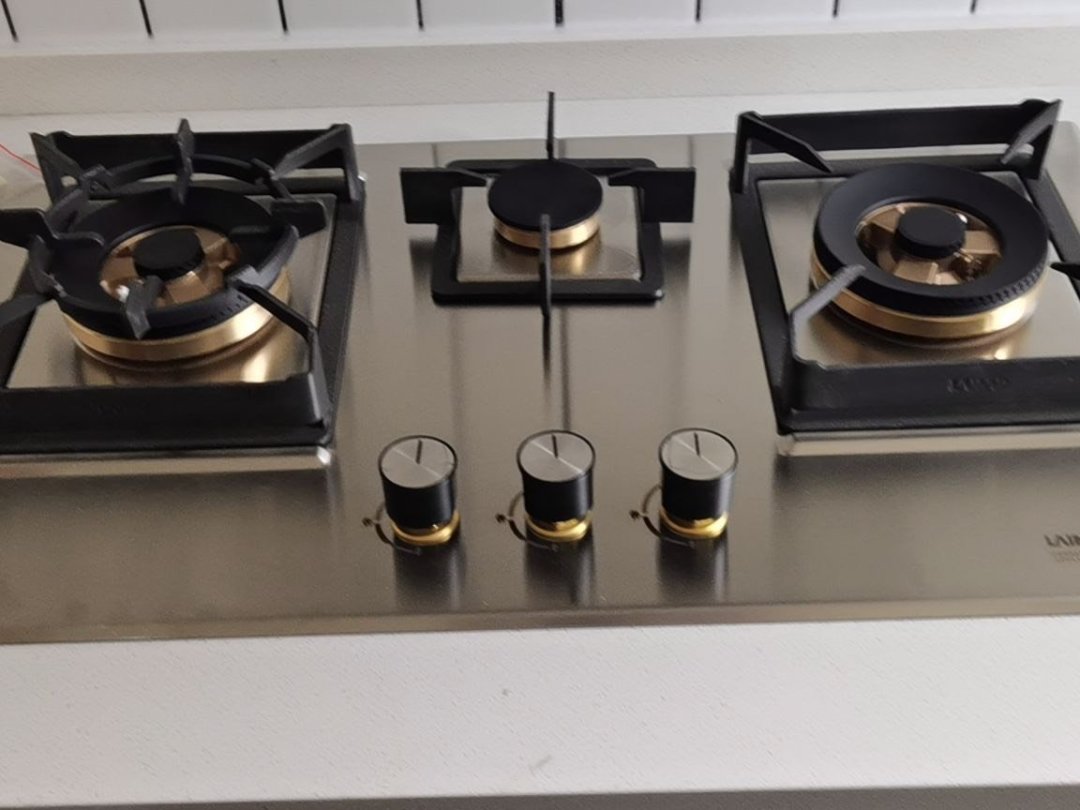 实用性满分的三眼燃气灶