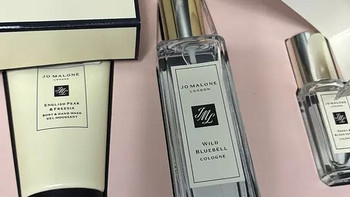 这款香水不仅以其迷人的香气赢得了众多消费者的喜爱，更以其精致的礼盒包装，成为了送礼的绝佳选择。
