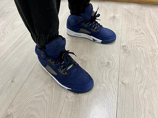 AIR JORDAN 5 RETRO SE：型格与舒适并存的时尚之选