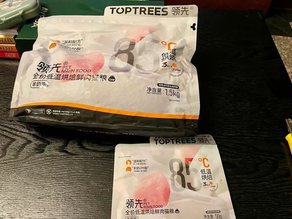 Toptrees领先烘焙猫粮是一款针对成猫和幼猫的优质宠物食品。