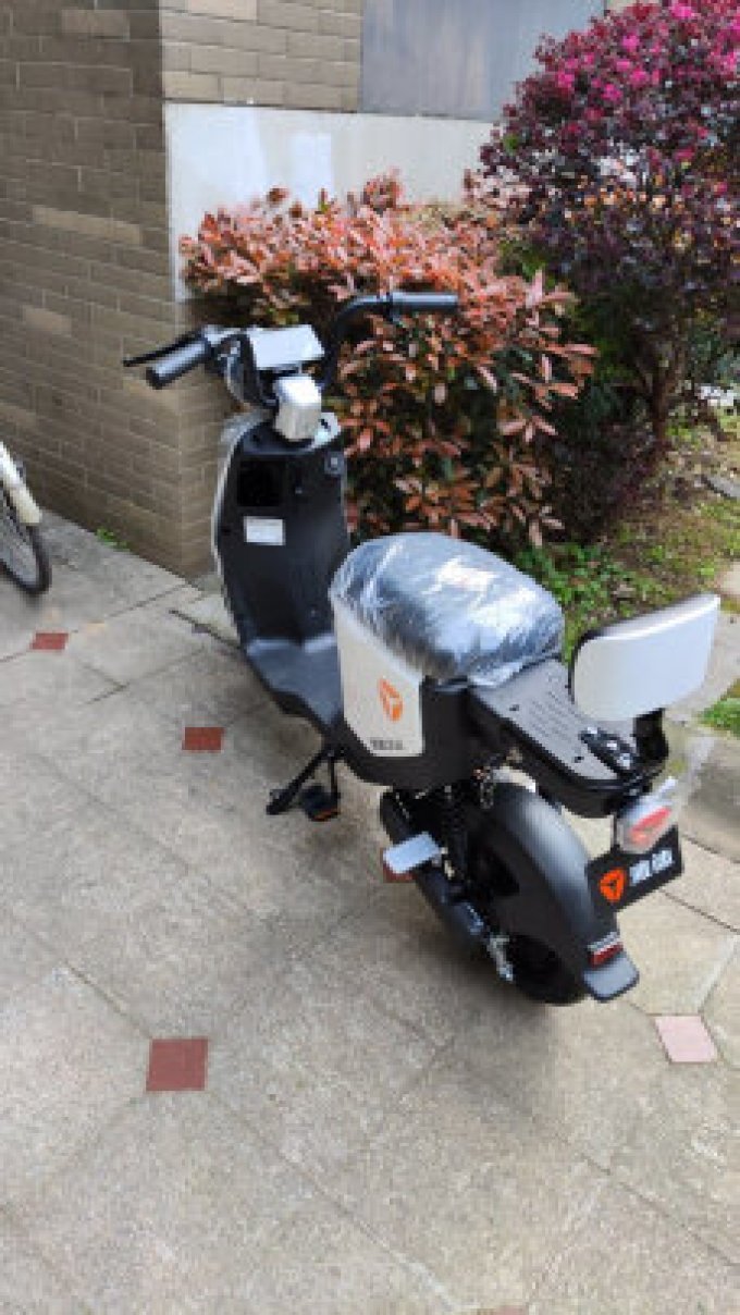 雅迪电动车,出行新选择!