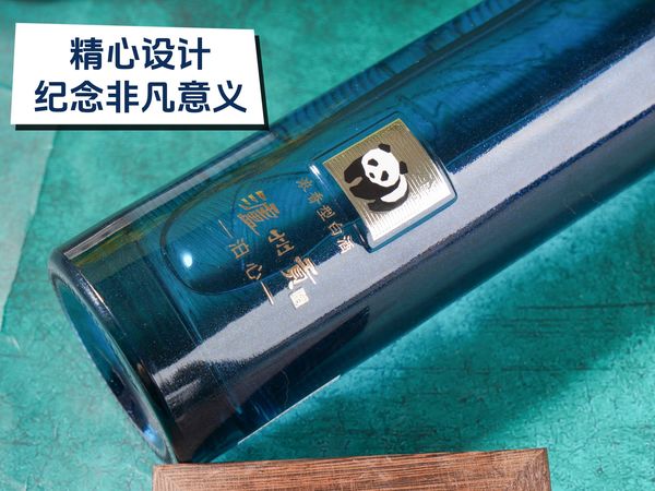 三五好友共饮泸州老窖，轻享幸福时光！