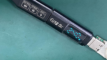 全面测评凯联微USB4智能数显转接头：集40Gbps高速传输、240W大功率供电与8K超高清视频体验于一身