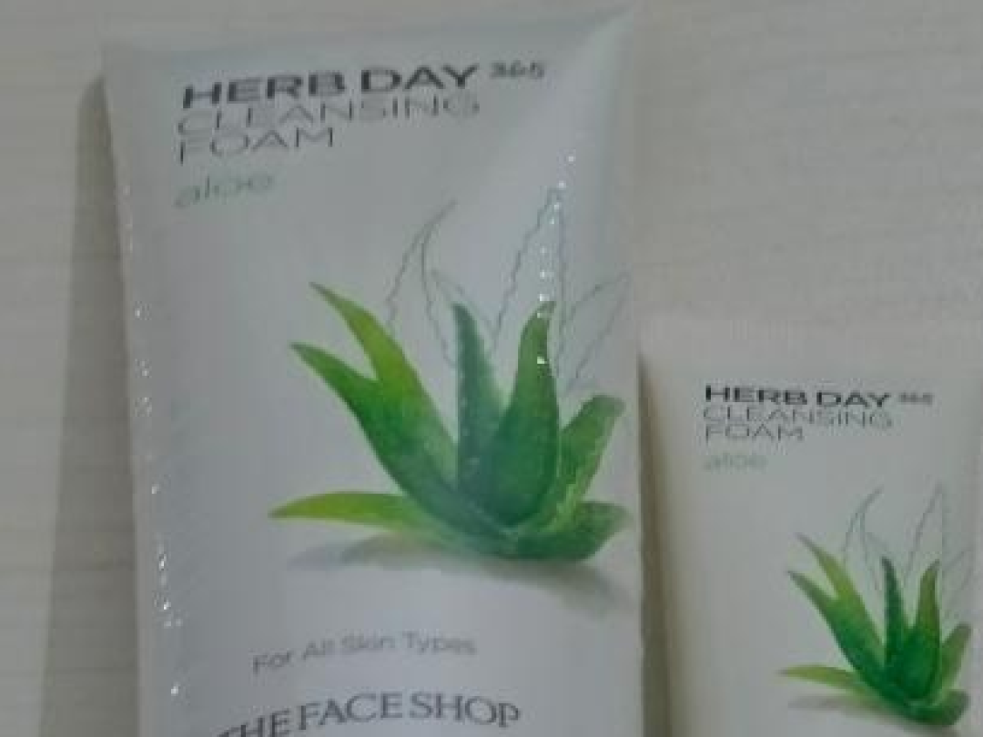 菲诗小铺洗面奶