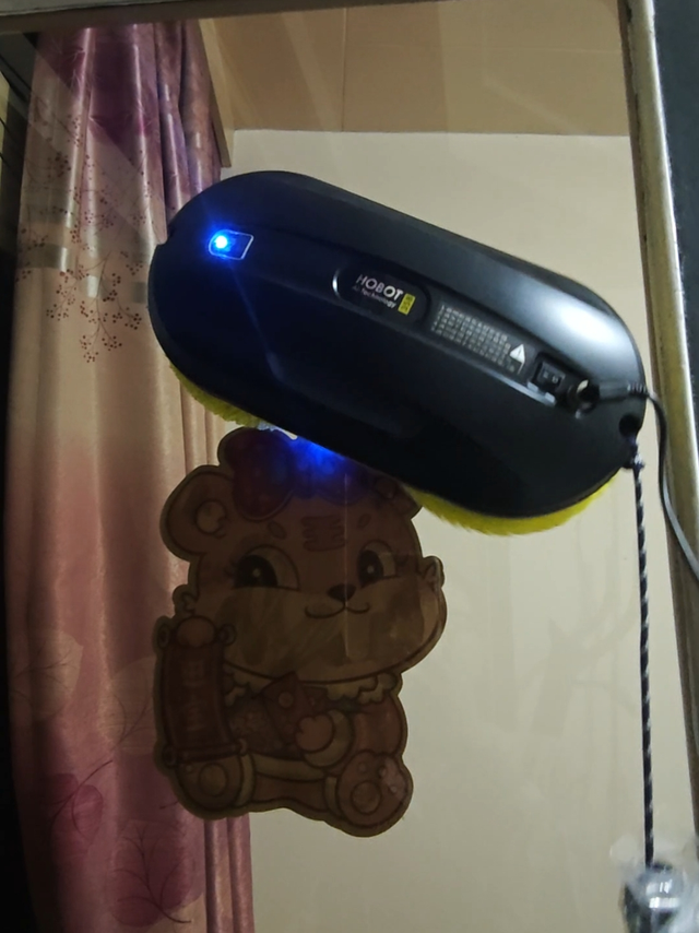 玻妞擦窗机器人