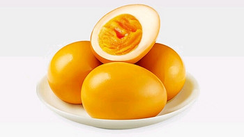 卫龙卤蛋好吃不噎口，蛋白质丰富。