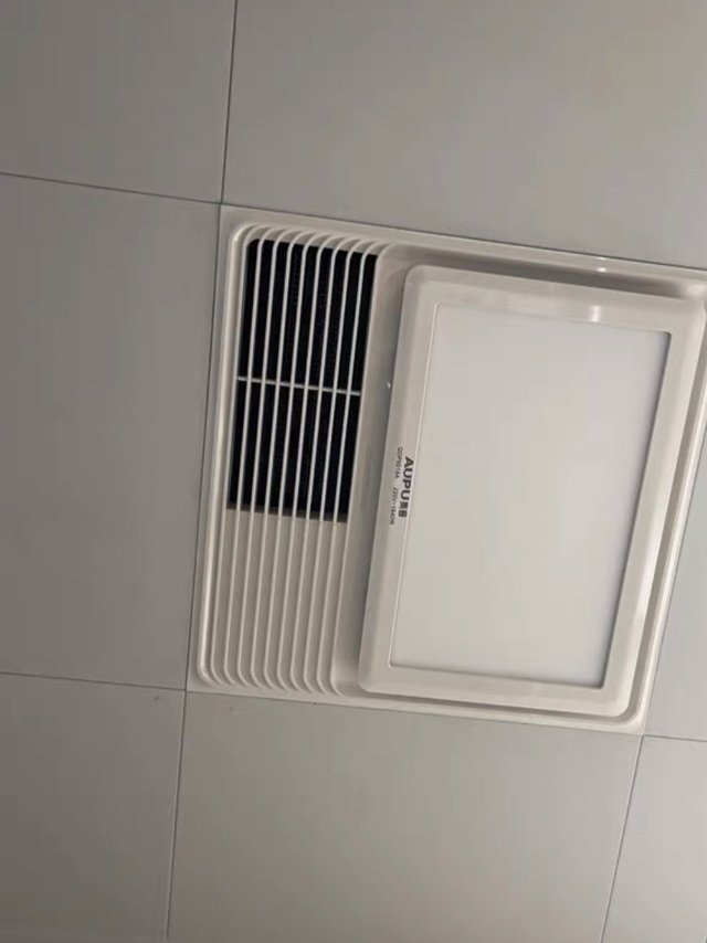 小浴室的浴霸：奥普浴霸灯排气扇一体