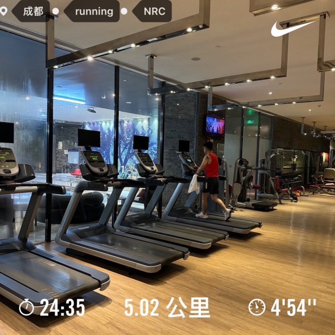 跑鞋