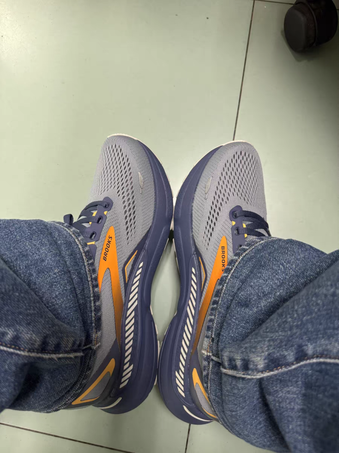 跑鞋