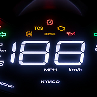 夜晚骑KYMCO Xciting VS 400 车也要注意了
