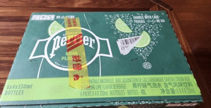 巴黎水起泡饮用水
