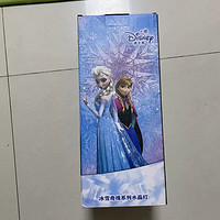 这款音乐盒以冰雪奇缘中的艾莎公主为主题，充满了童话色彩和梦幻感，深受孩子们的喜爱。