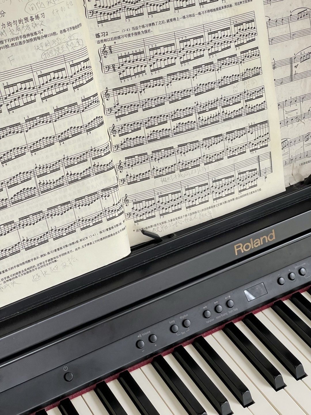 人民音乐出版社影视/音乐怎么样《哈农》钢琴初学者又爱又恨的书！_什么值得买