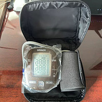 欧姆龙蓝牙电子血压计：日本原装进口，高精准家用血压