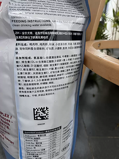 它继承了皇家狗粮的高品质和严谨生产工艺，确保每一粒狗粮都能满足幼犬的成长需求。