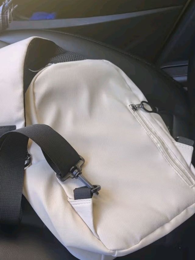 💥💥炸裂潮流！这款回力胸包，让我秒变街头潮人！🎒