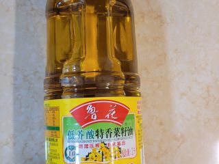 天猫超市购买的鲁花低芥酸菜籽油