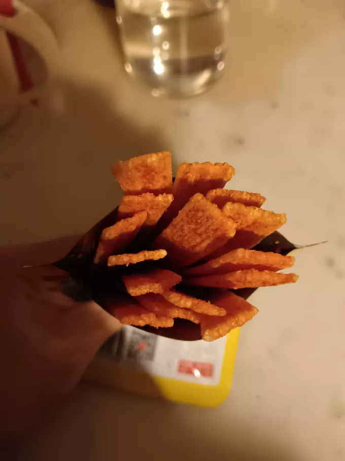 卫龙膨化食品