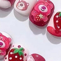 草莓熊卡通美甲，充满童趣的时尚小物件！
