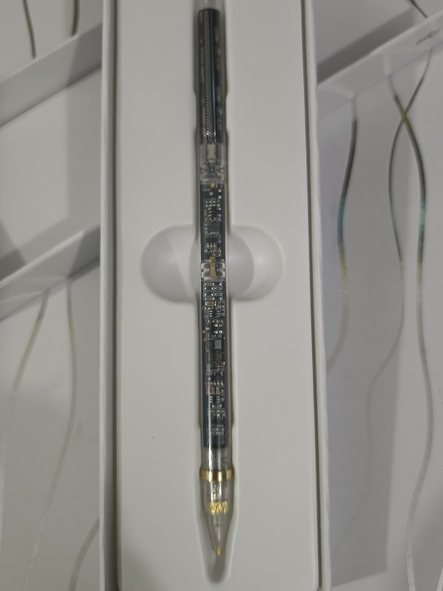 满满的科技感，这款触控笔真是精美十足