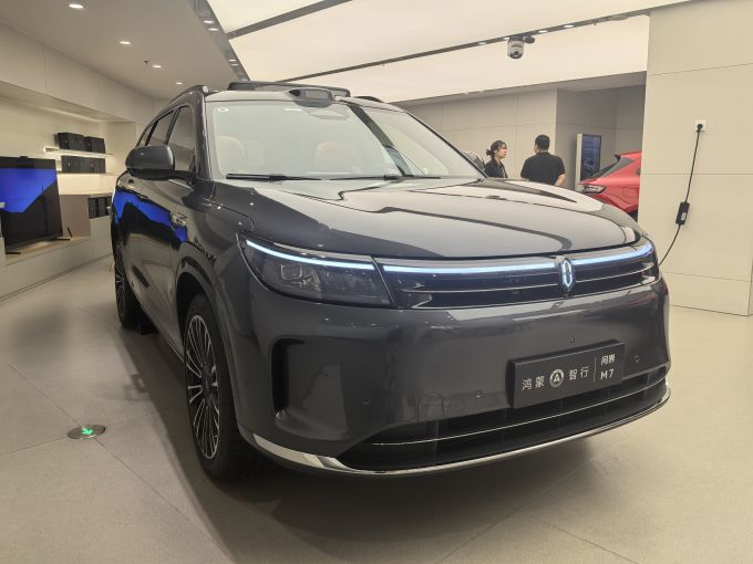 问界中大型SUV