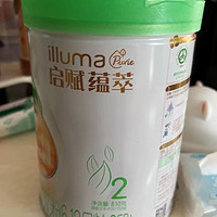 这款奶粉的有机原料含量达到95%以上，以满足有机认证的标准。