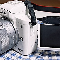 新手选相机，佳能M50二代怎么样？