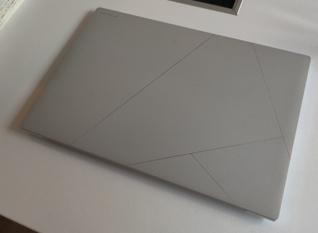 电脑展丨华硕发布 Zenbook S16 锐龙版笔记本,超薄机身、搭AMD Ryzen AI 9 365处理器、3K OLED屏